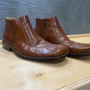 Hazan Men's Brown Leather Ankle Boots. Zipper on side. Men’s size 11